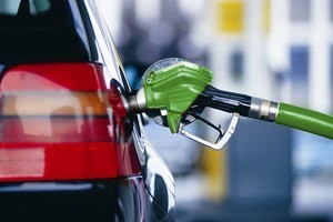 Средняя цена за литр бензина Аи-95 в России составляет 40 рублей за литр